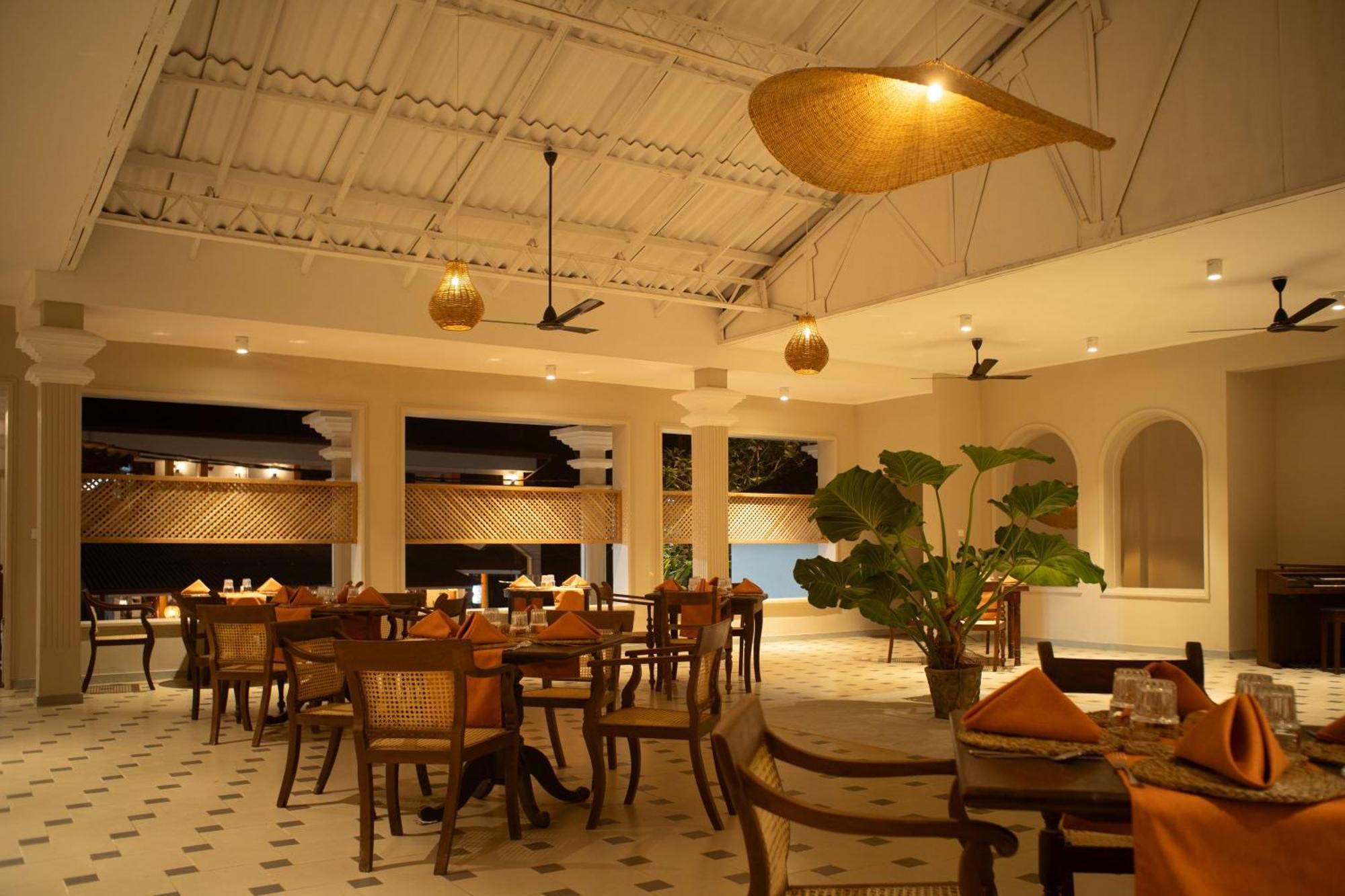 Neevana Hotel Hikkaduwa Ngoại thất bức ảnh
