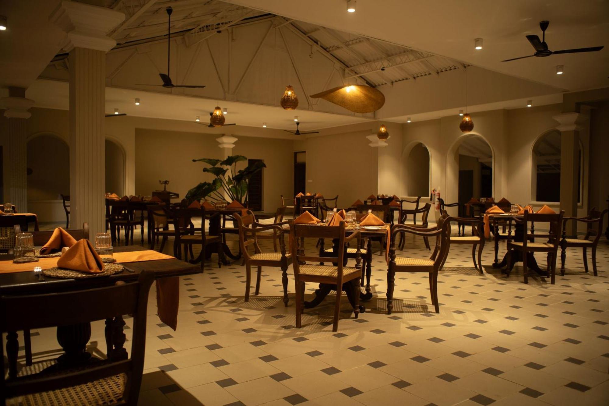 Neevana Hotel Hikkaduwa Ngoại thất bức ảnh